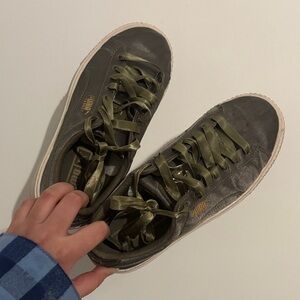 3/$30 GUC women’s size 6.5 puma platform satin olive green shoes